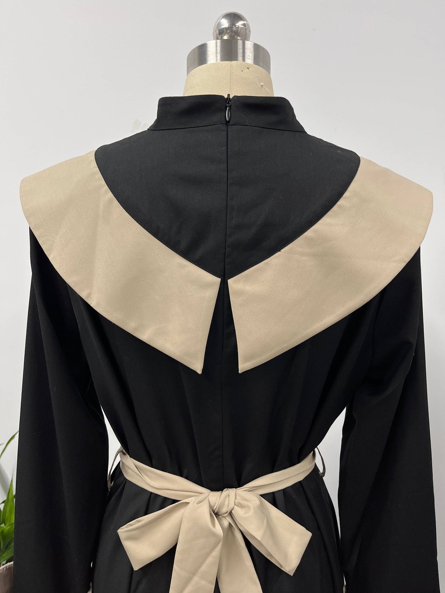 Islamic clothing Middle East Muslim women's Maxi dress color contrast neckline cuff design slim dress Abaya MSL1029