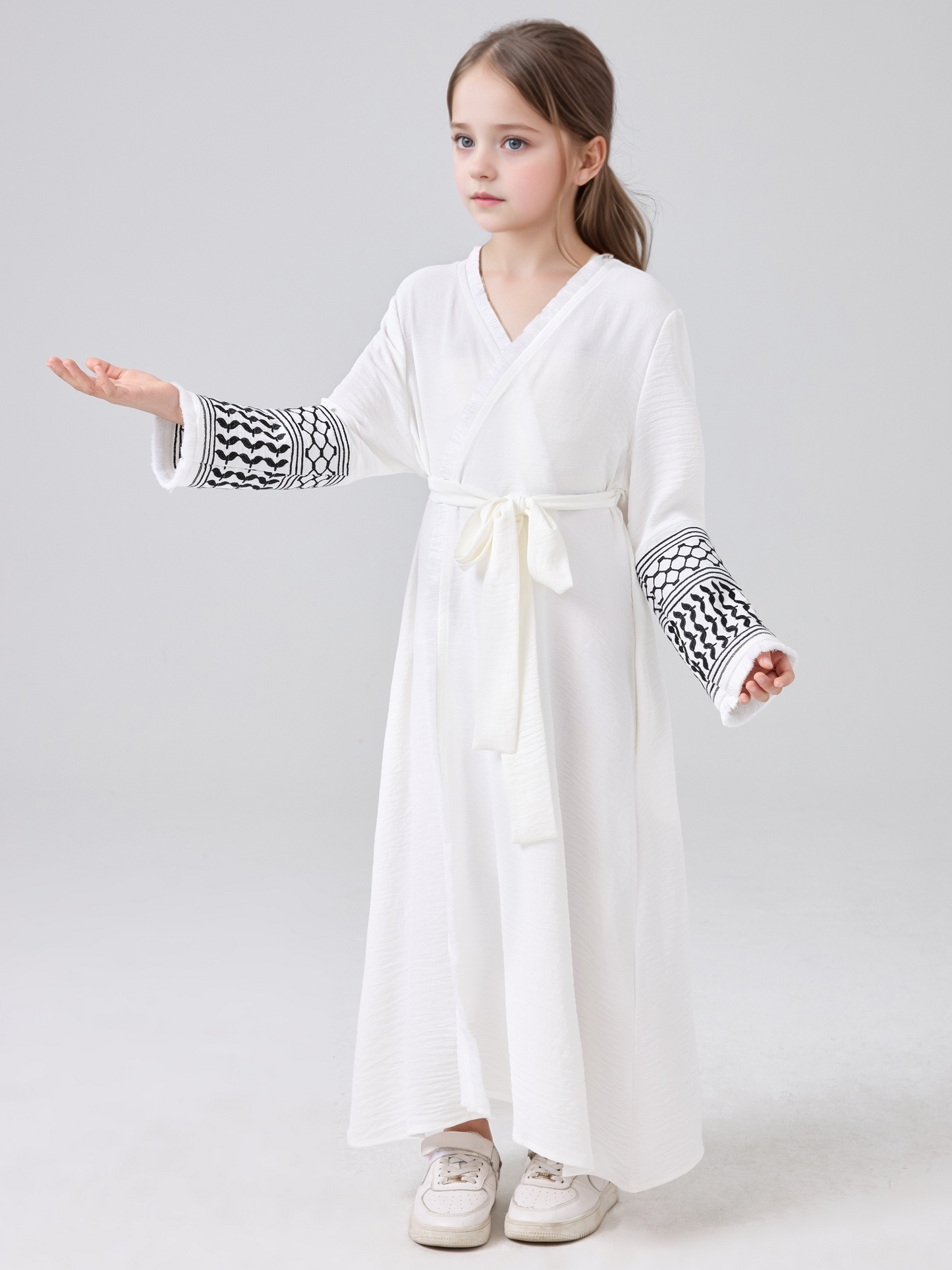 A Middle Eastern Muslim girl abaya embroidered fringed coat with a belt MSL202