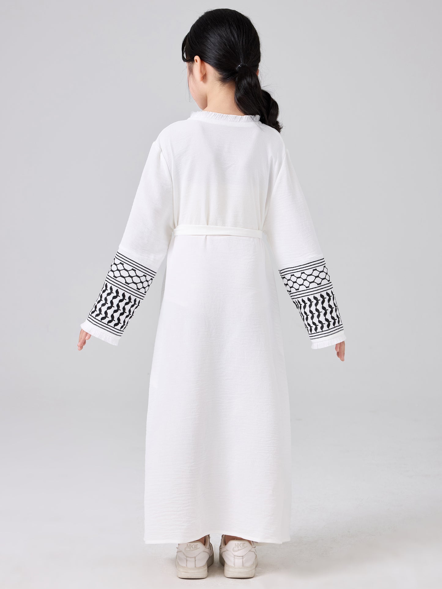 A Middle Eastern Muslim girl abaya embroidered fringed coat with a belt MSL202