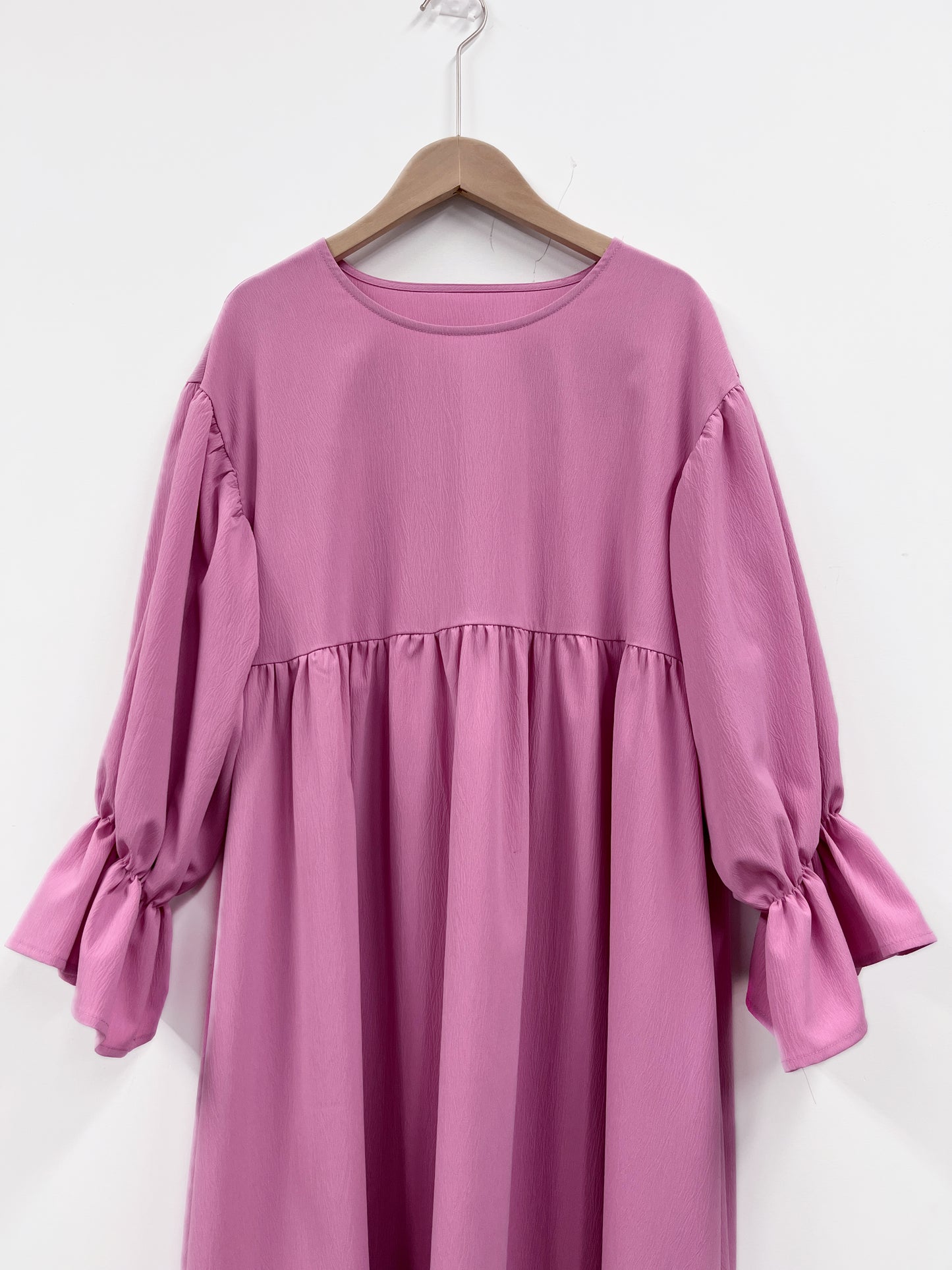 Middle East abaya Muslim women's Maxi dress solid color pleated elegant flared sleeve dress MSL825