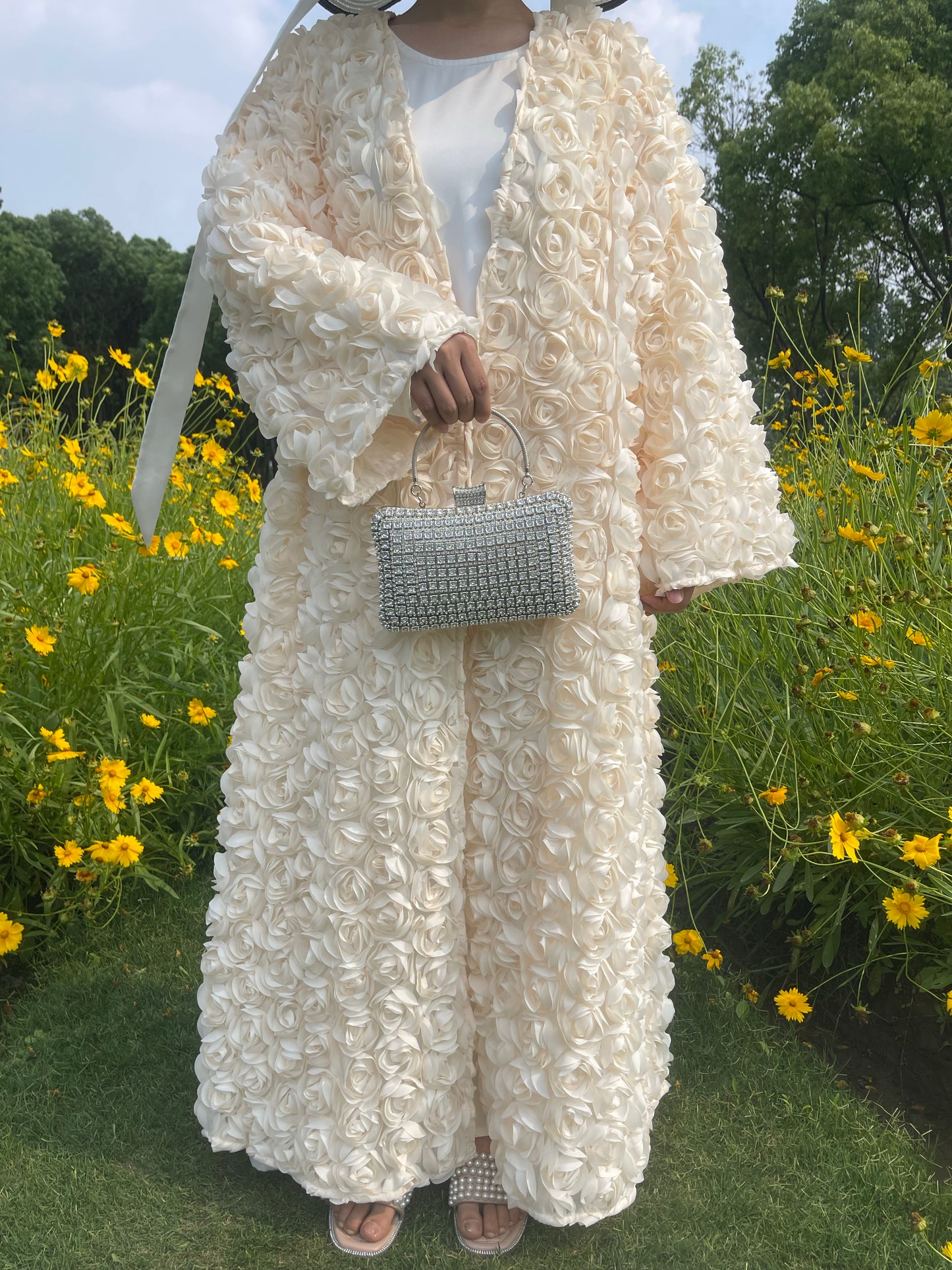 MSL891 Sweet Cream Roses Open Abaya