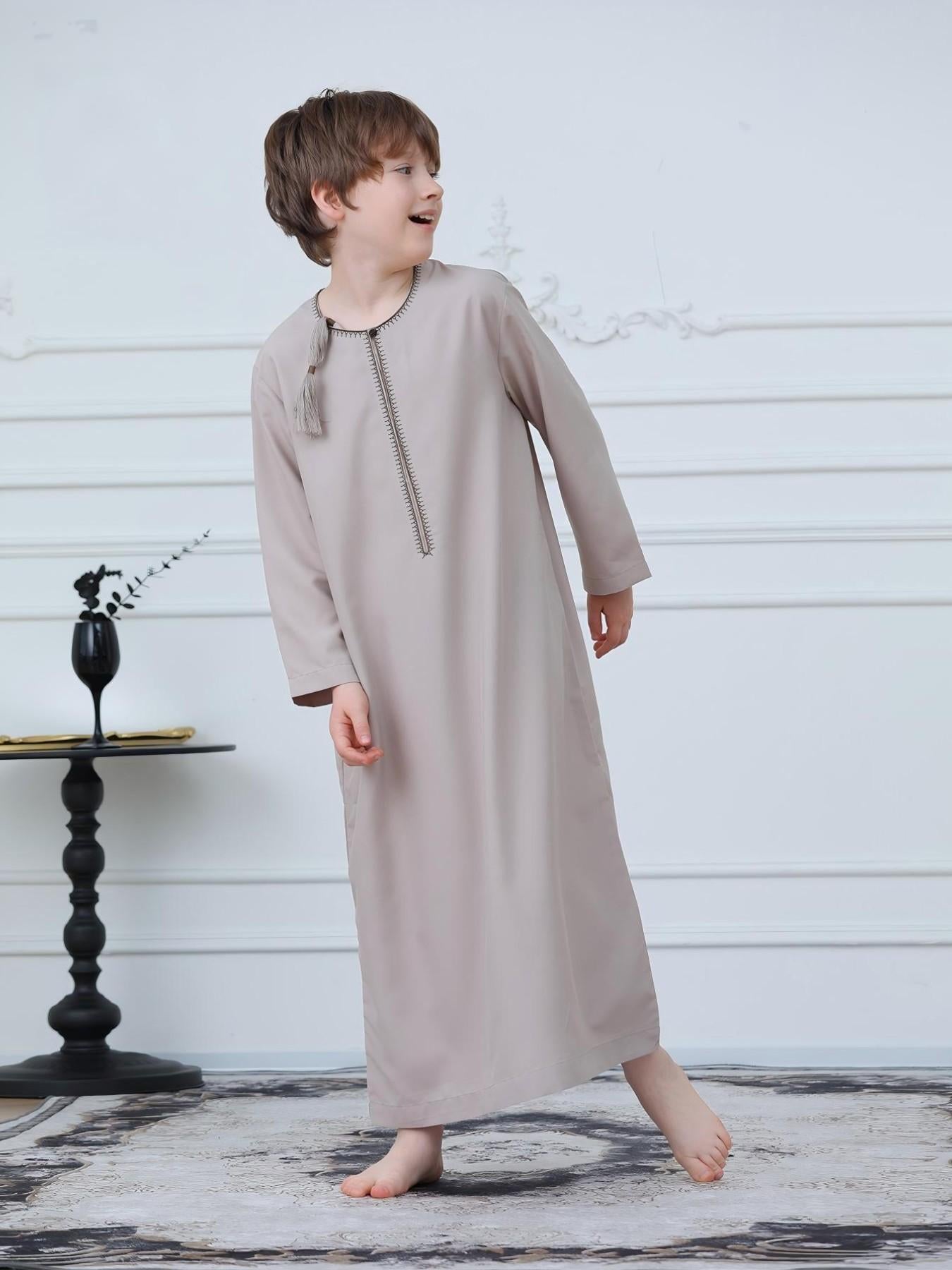 KID0013 Boys' Long Sleeve Embroidered Zipper Omani Robe, Loose-Fitting Modest Style, All Seasons Wear, Muslim Boys' Clothing