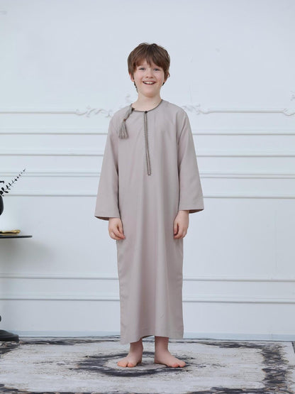 KID0013 Boys' Long Sleeve Embroidered Zipper Omani Robe, Loose-Fitting Modest Style, All Seasons Wear, Muslim Boys' Clothing