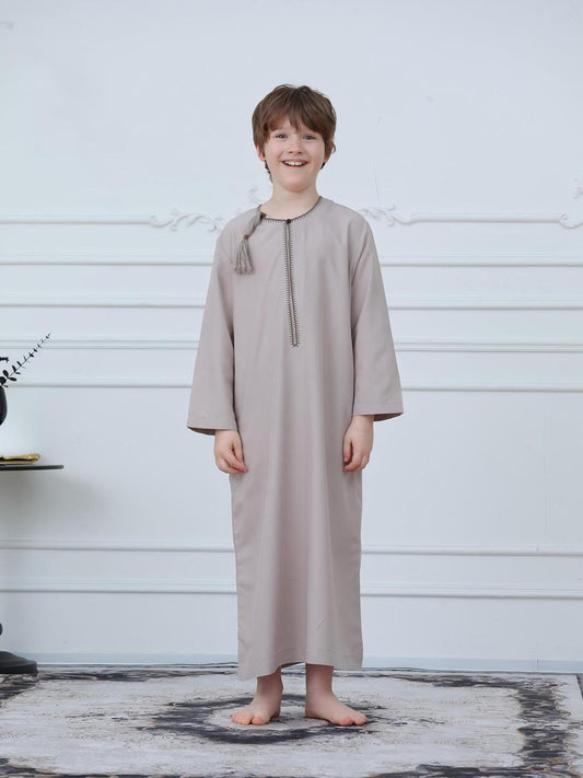 KID0013 Boys' Long Sleeve Embroidered Zipper Omani Robe, Loose-Fitting Modest Style, All Seasons Wear, Muslim Boys' Clothing