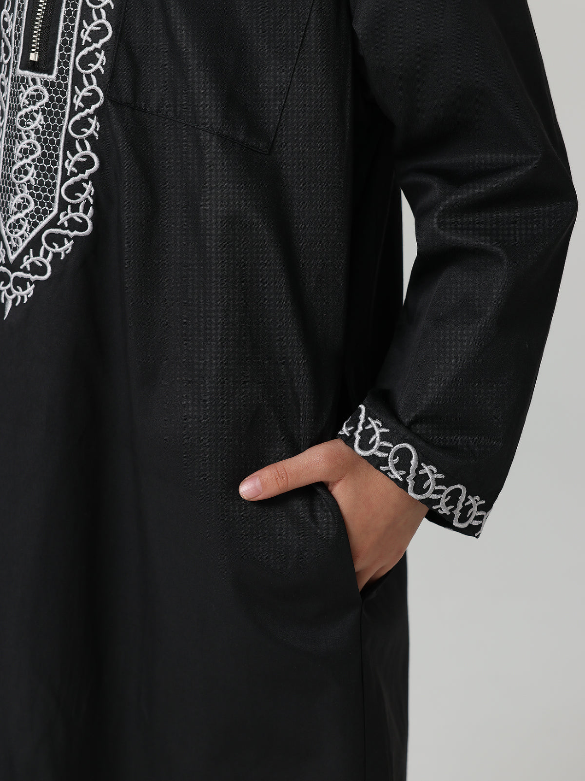 Boys' Embroidered Zip-Up Thobe with Hood | MSL553 | Hojumbo