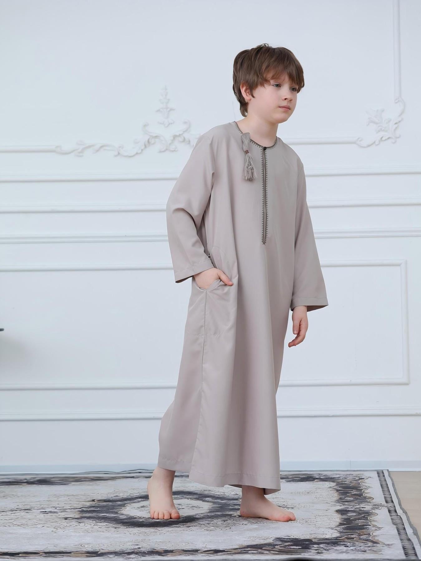 KID0013 Boys' Long Sleeve Embroidered Zipper Omani Robe, Loose-Fitting Modest Style, All Seasons Wear, Muslim Boys' Clothing