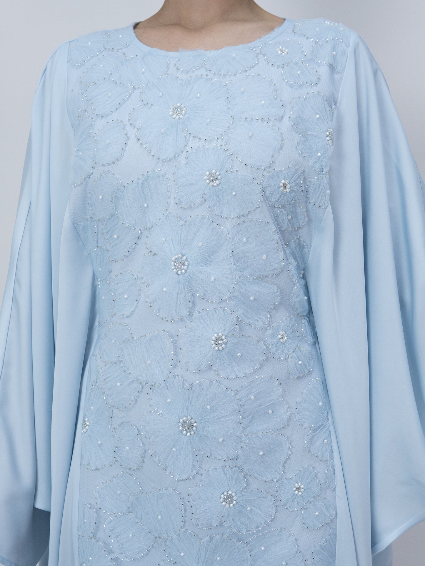 MK2626 Muslim Women's Kaftan, Satin Solid Color Batwing Sleeve, Flower Beaded Abaya for All Seasons, Elegant Loose-Fitting Dress