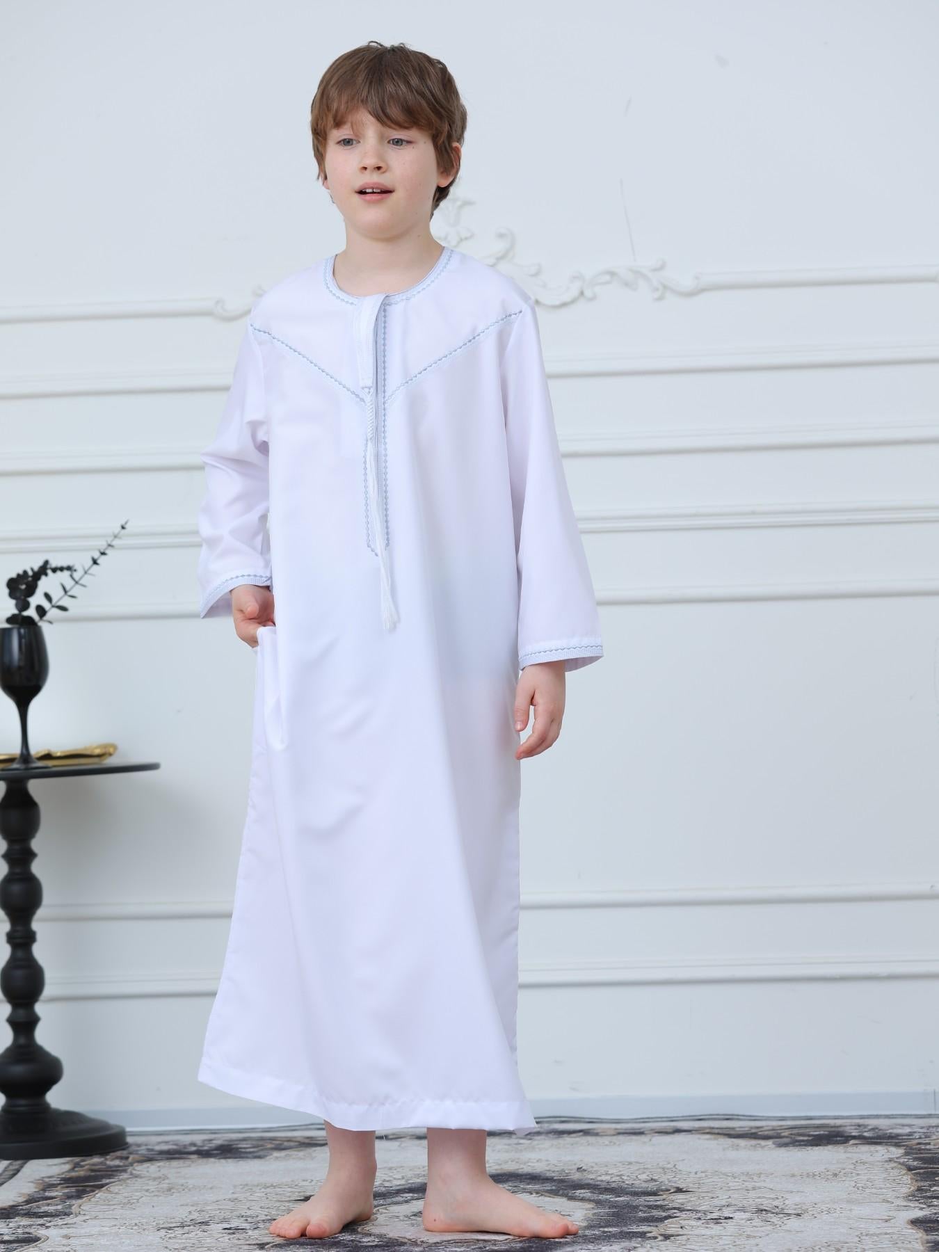 KID0004 Boys' Embroidered Zipper Omani Robe, Ramadan Muslim Boys' Long Dressing Gown, Stylish Islamic Clothing for Kids