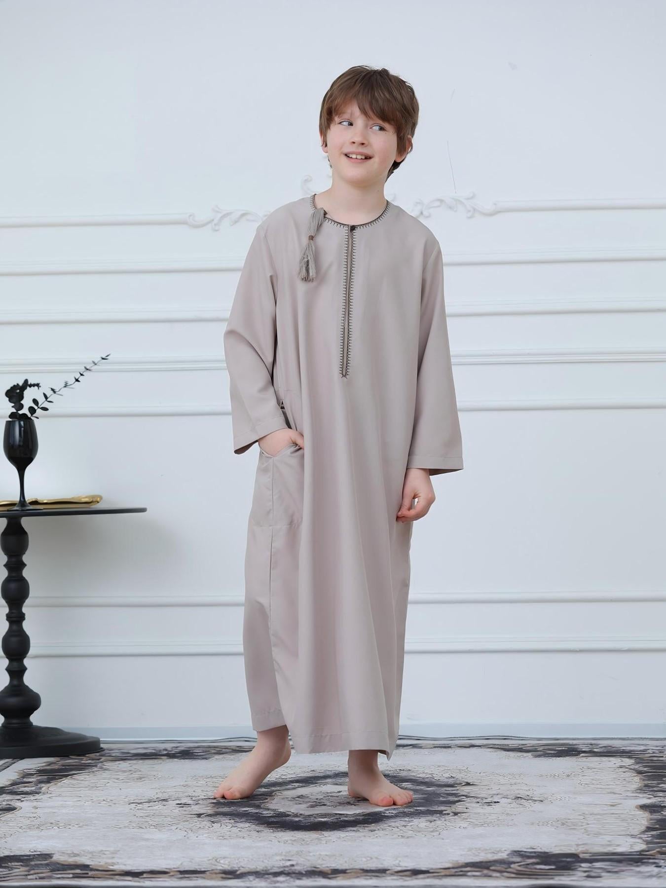 KID0013 Boys' Long Sleeve Embroidered Zipper Omani Robe, Loose-Fitting Modest Style, All Seasons Wear, Muslim Boys' Clothing