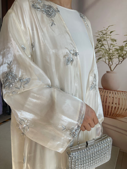 Silbernes, mit Organzaperlen besticktes Abaya-Set MSL888 