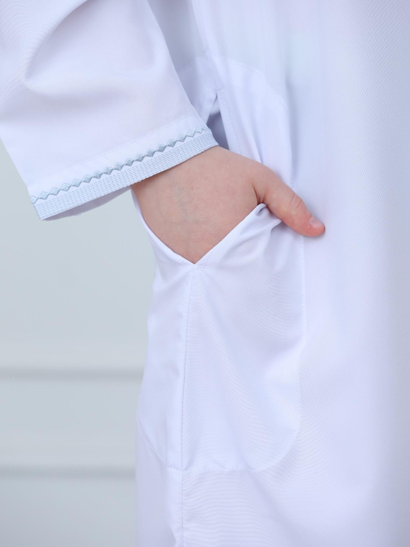 KID0004 Boys' Embroidered Zipper Omani Robe, Ramadan Muslim Boys' Long Dressing Gown, Stylish Islamic Clothing for Kids