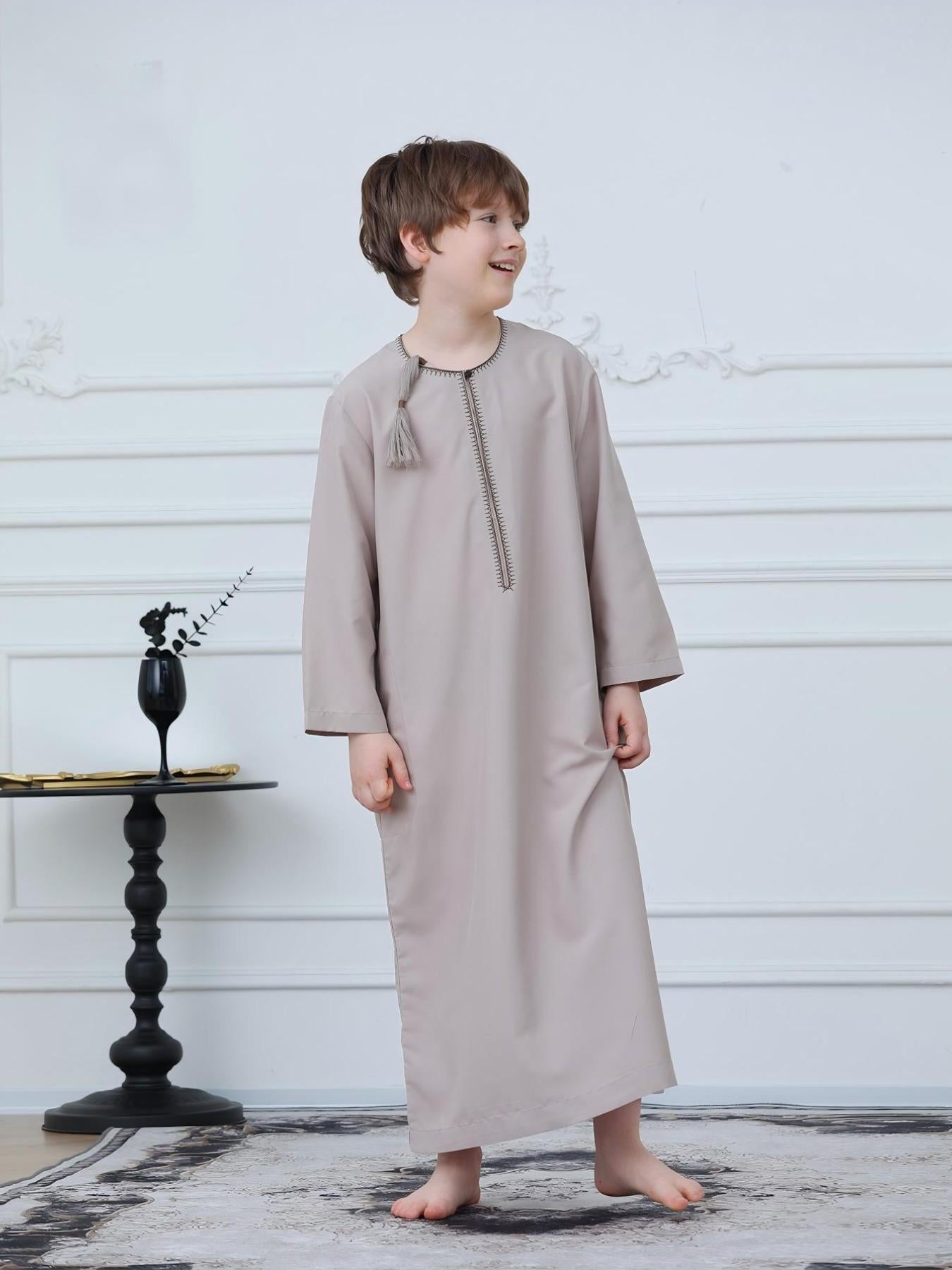 KID0013 Boys' Long Sleeve Embroidered Zipper Omani Robe, Loose-Fitting Modest Style, All Seasons Wear, Muslim Boys' Clothing